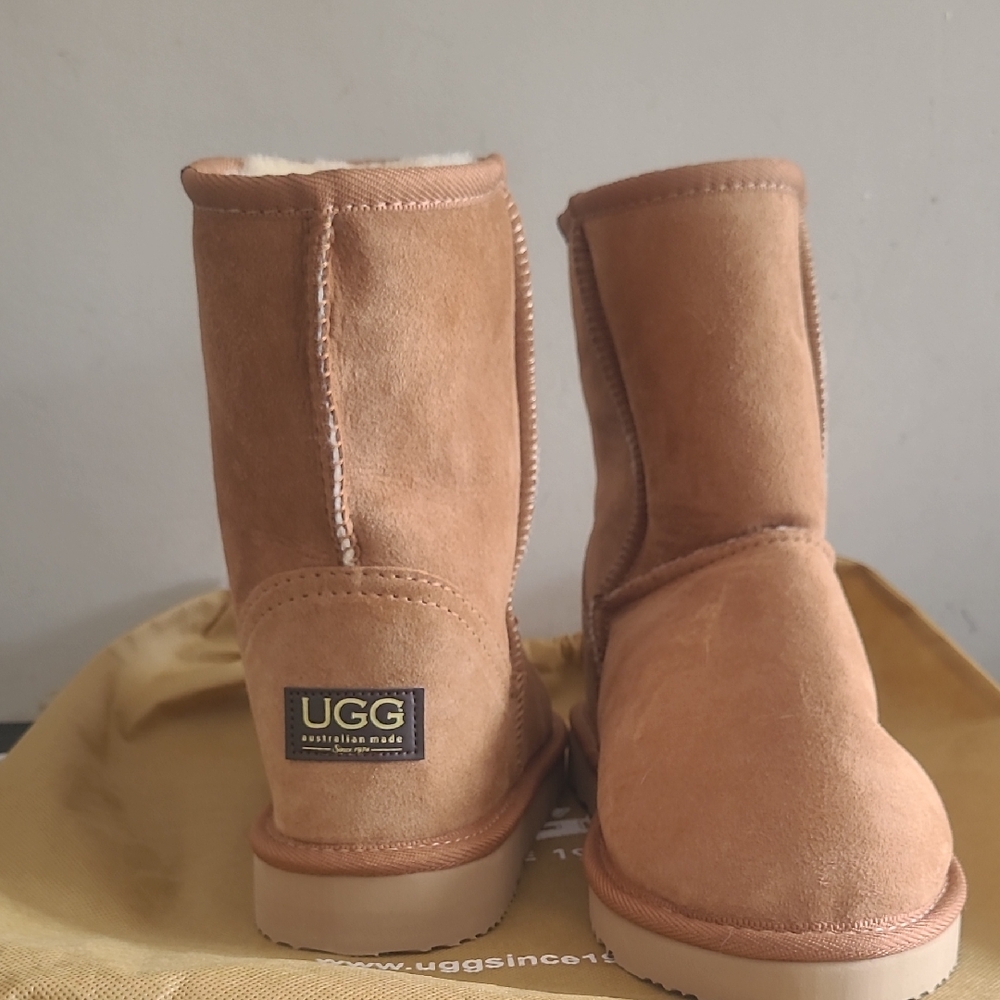 New! Ugg Womens Classic Short II Color Chestnut